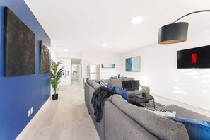 TV - Near White Rock | Kitchen | The Kyanite (Surrey)