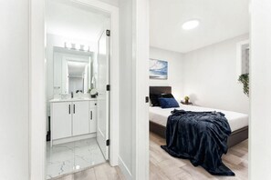 2 bedrooms, desk, iron/ironing board, WiFi