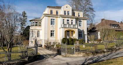 Gallery in the coach house, 5 minutes' walk from the market square,