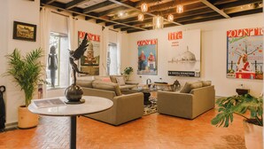 A living room with a sofa set, a coffee table, and a potted plant. - Agua Santa Hotel Boutique (San Miguel de Allende)