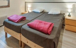 3 chambres, fer et planche à repasser, lit parapluie, draps fournis