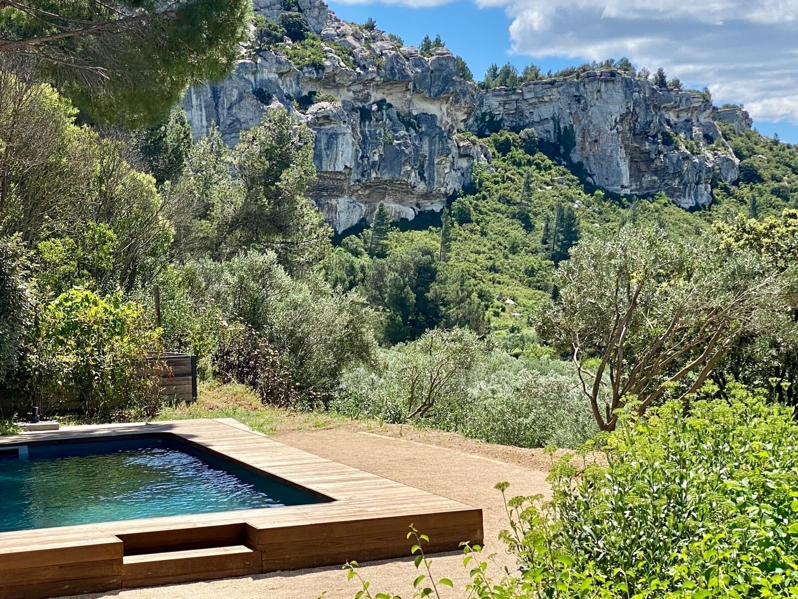 حمّام سباحة خارجي، حمّام سباحة مُدفَّأ