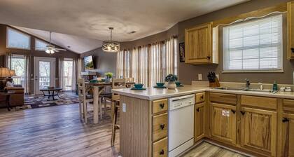 Close to Pigeon Forge, One story, Motorcycle Friendly, River View