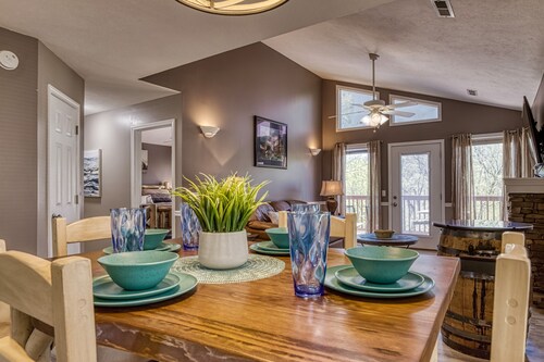 Close to Pigeon Forge, One story, Motorcycle Friendly, River View