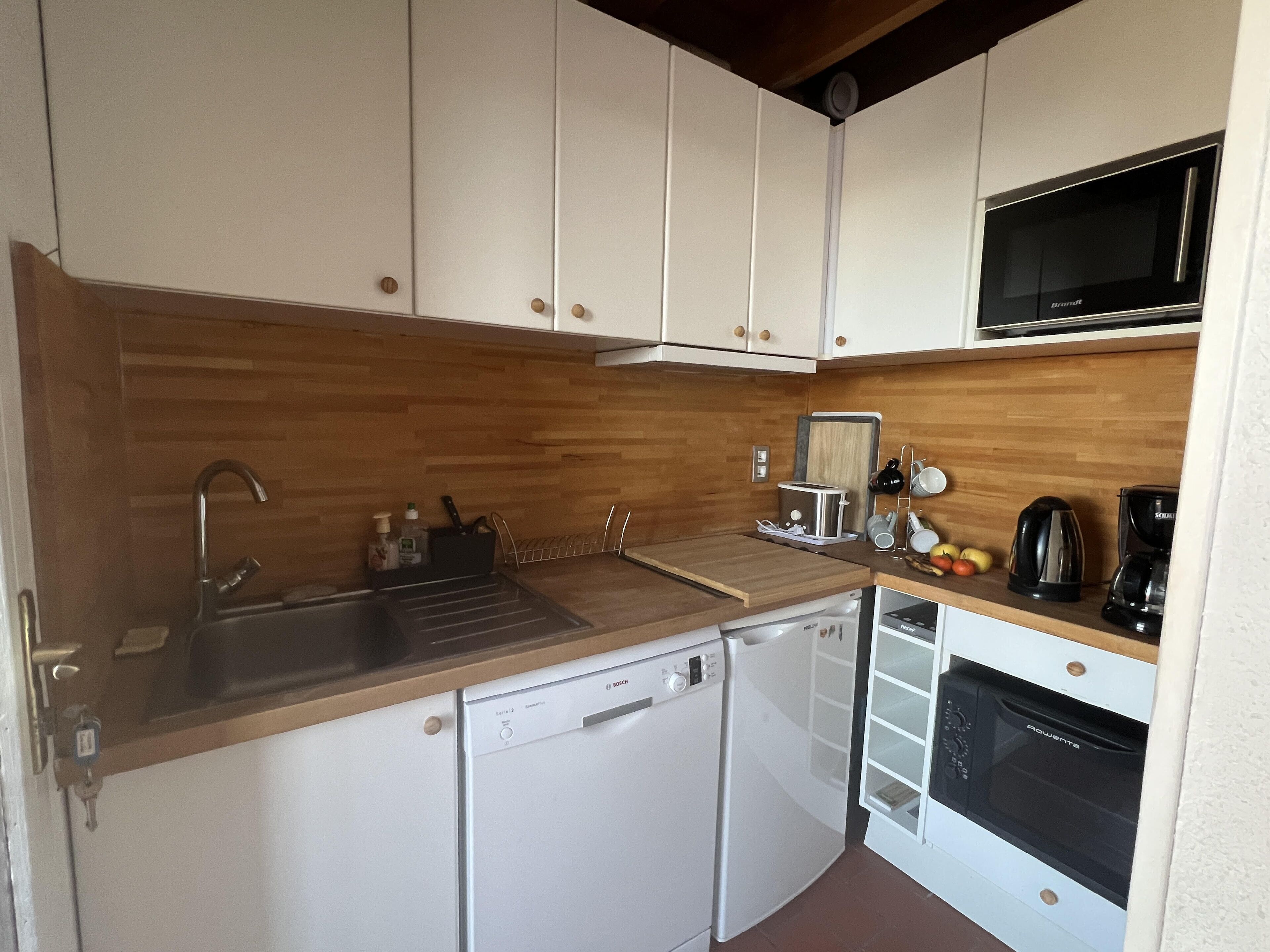 House with sea view 3 bedrooms with shared swimming pool + tennis court Valcros area