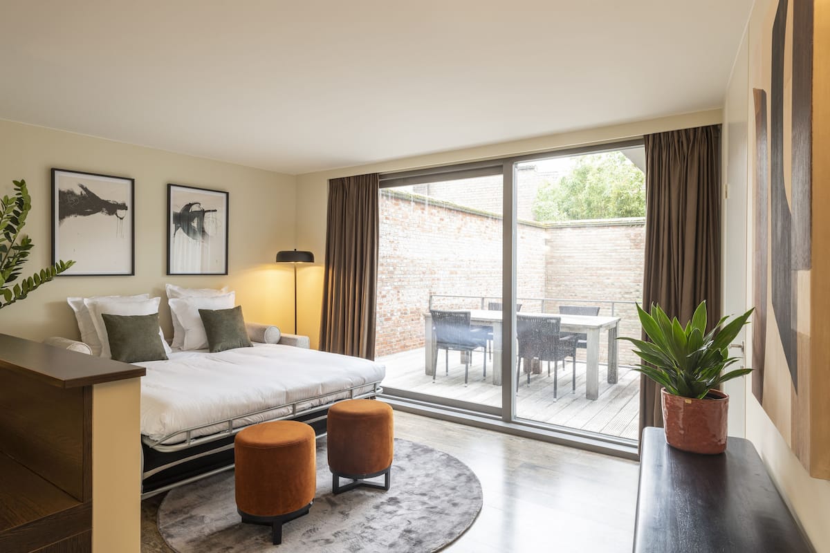 In-room safe, desk, blackout drapes, soundproofing