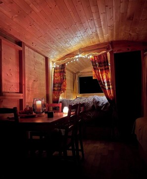 1 間睡房、熨斗/熨衫板、床單