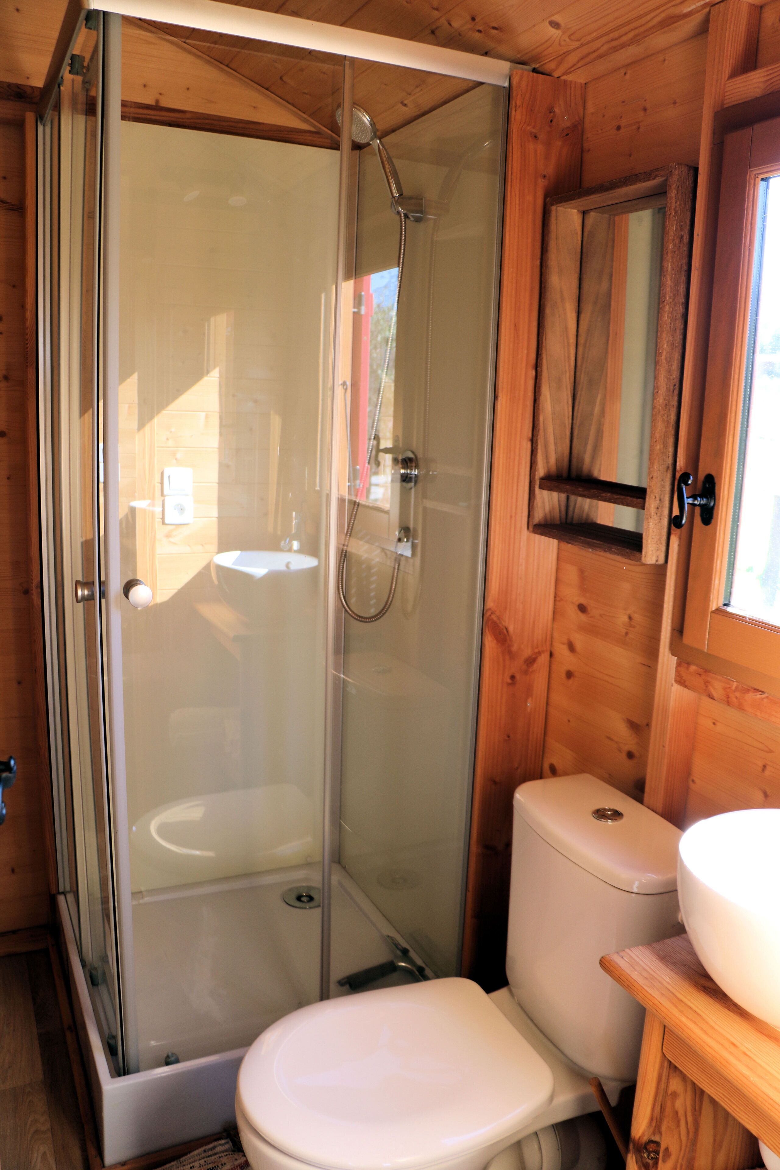 Une roulotte au cœur d'un ranch, la nature et vous. La plage, la montagne à 10mn