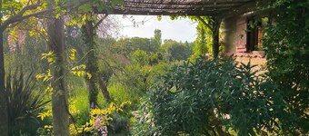 A trailer in the heart of a ranch, nature and you. The beach and mountains 10 minutes away