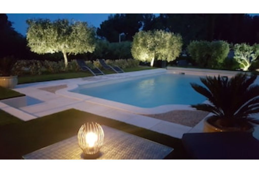 Air-conditioned house with private pool in the middle of a field of olive trees