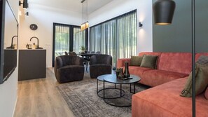 Luxus-Stadtwohnung | Wohnbereich | Fernseher