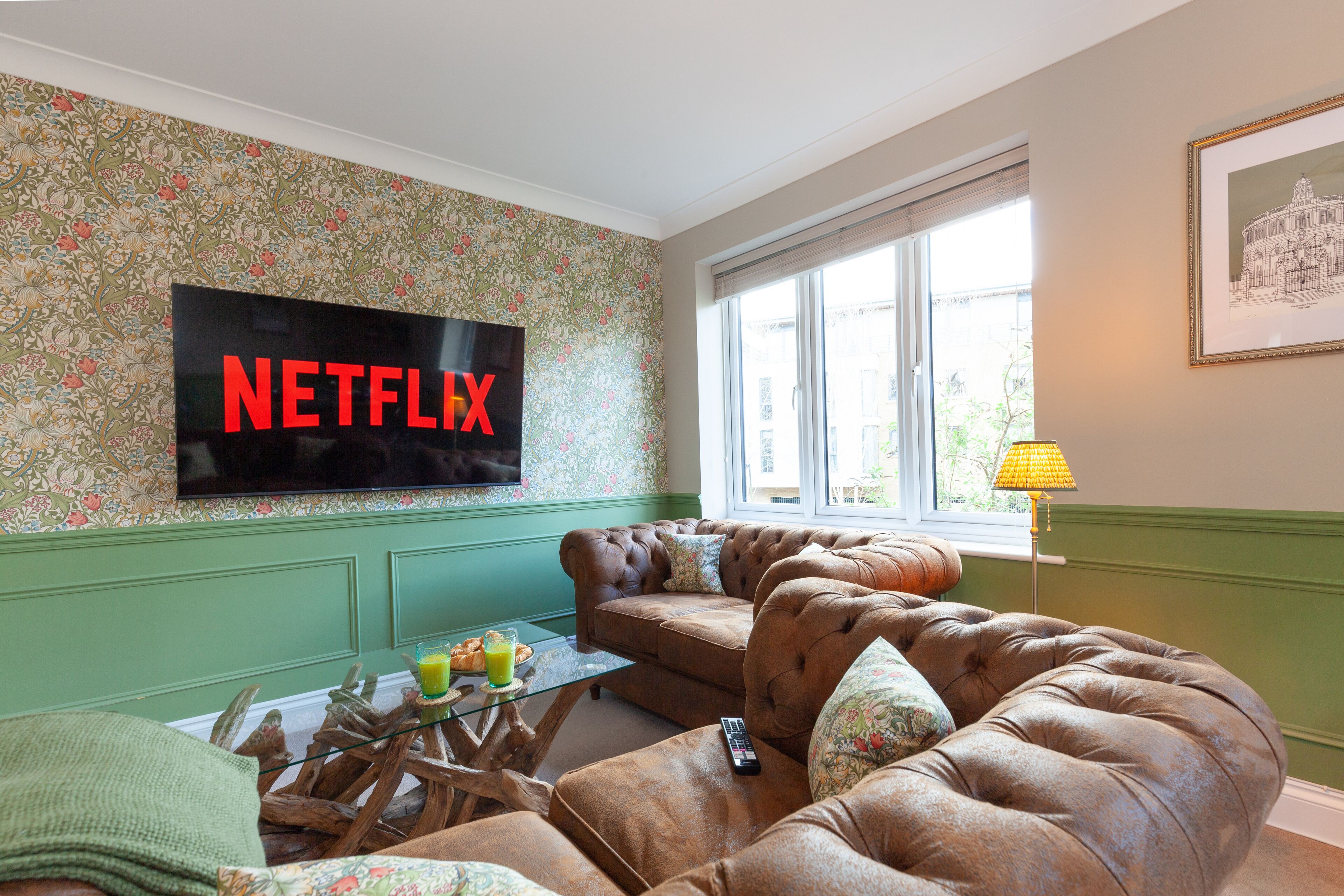 A gem nestled in the heart of Oxford with parking!