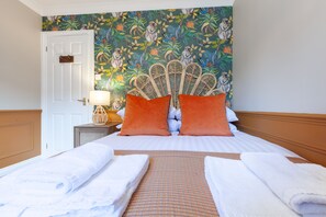 2 室のベッドルーム、アイロン / アイロン台、WiFi、ベッドシーツ