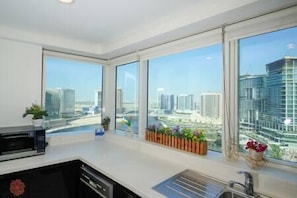 Fridge, microwave, oven, coffee/tea maker