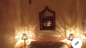 2 makuuhuonetta, työpöytä, silitysrauta/-lauta, ilmainen Wi-Fi