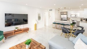 Interior - 🌴 Oceanfront Luxury Retreat | Newly Renovated 2BR • Bay Views • Direct Beach Access (Hollywood)