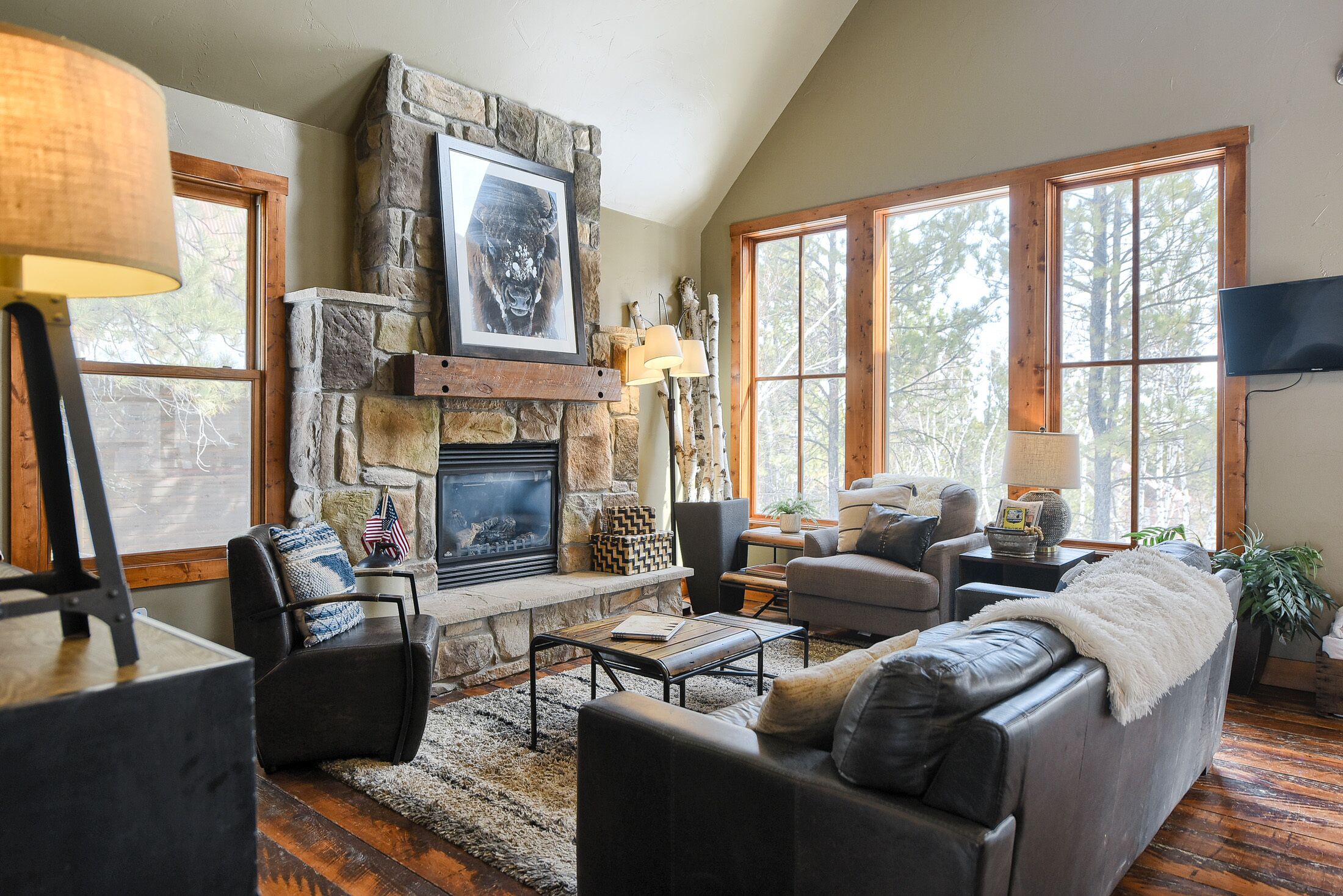 Open Floor Plan, Hot Tub, Walking Distance to Clubhouse Pool, WIFI, Parking!