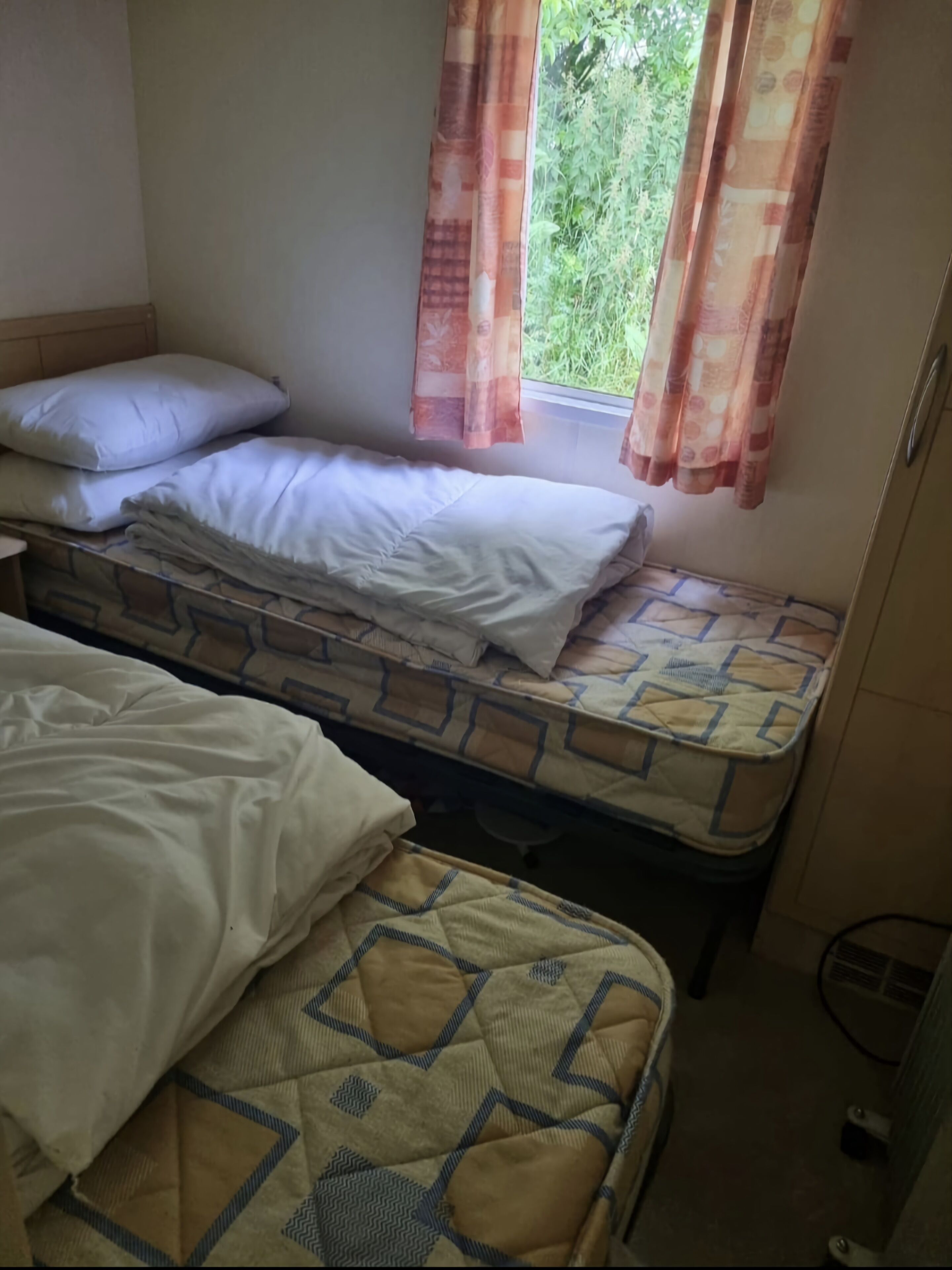 Lovely spacious 8 berth caravan on a nice quiet plot