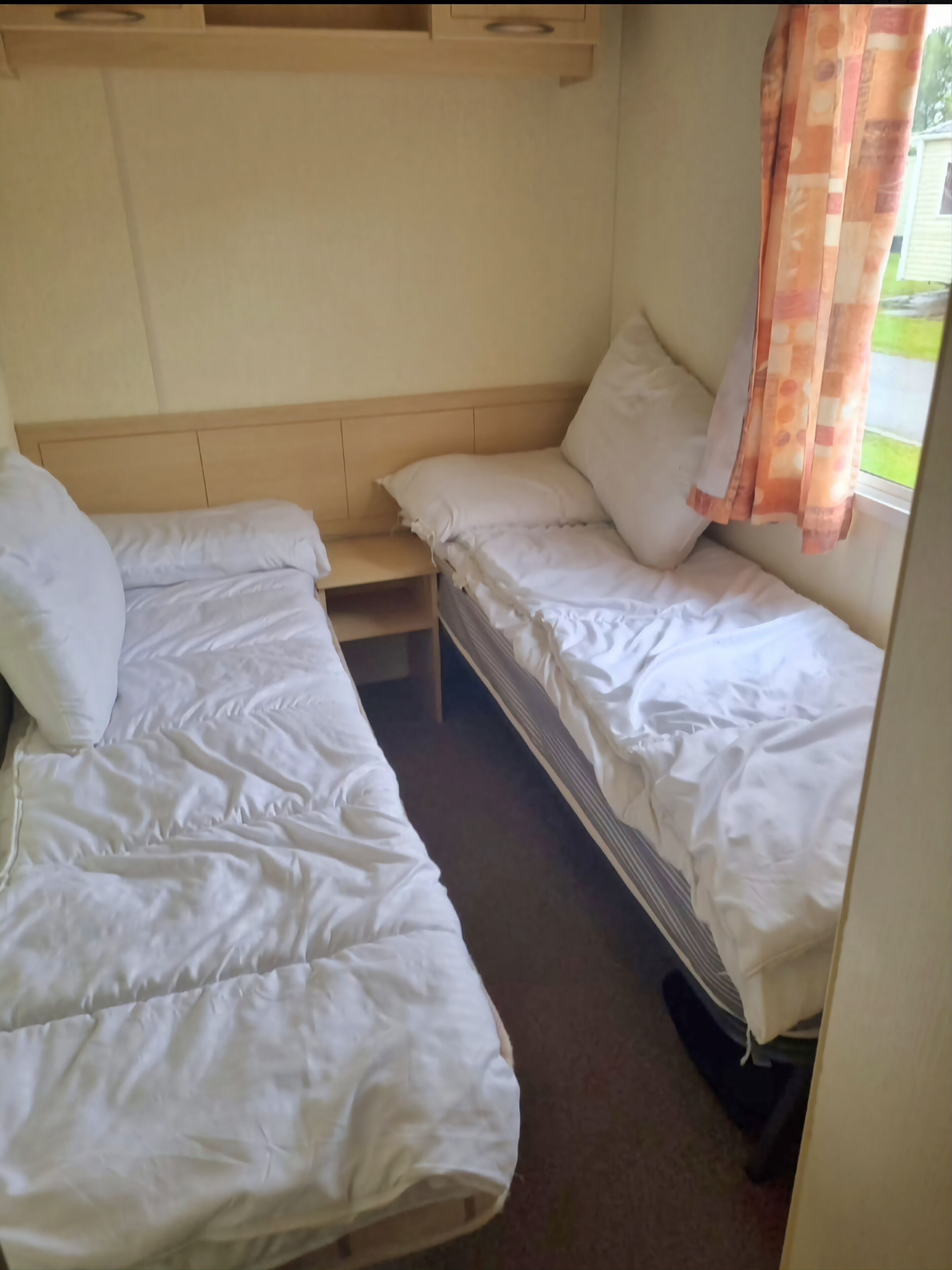 Lovely spacious 8 berth caravan on a nice quiet plot
