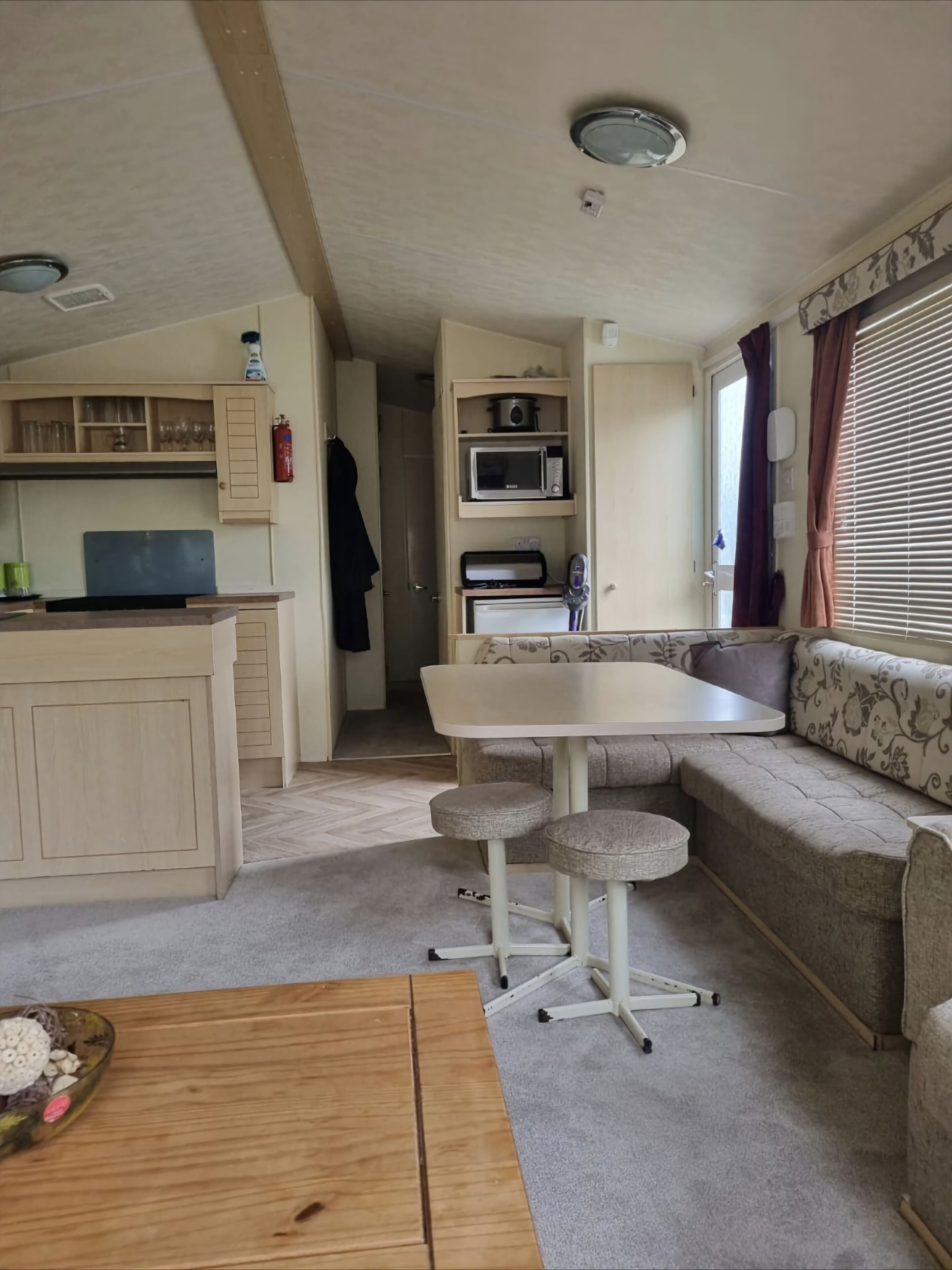 Lovely spacious 8 berth caravan on a nice quiet plot