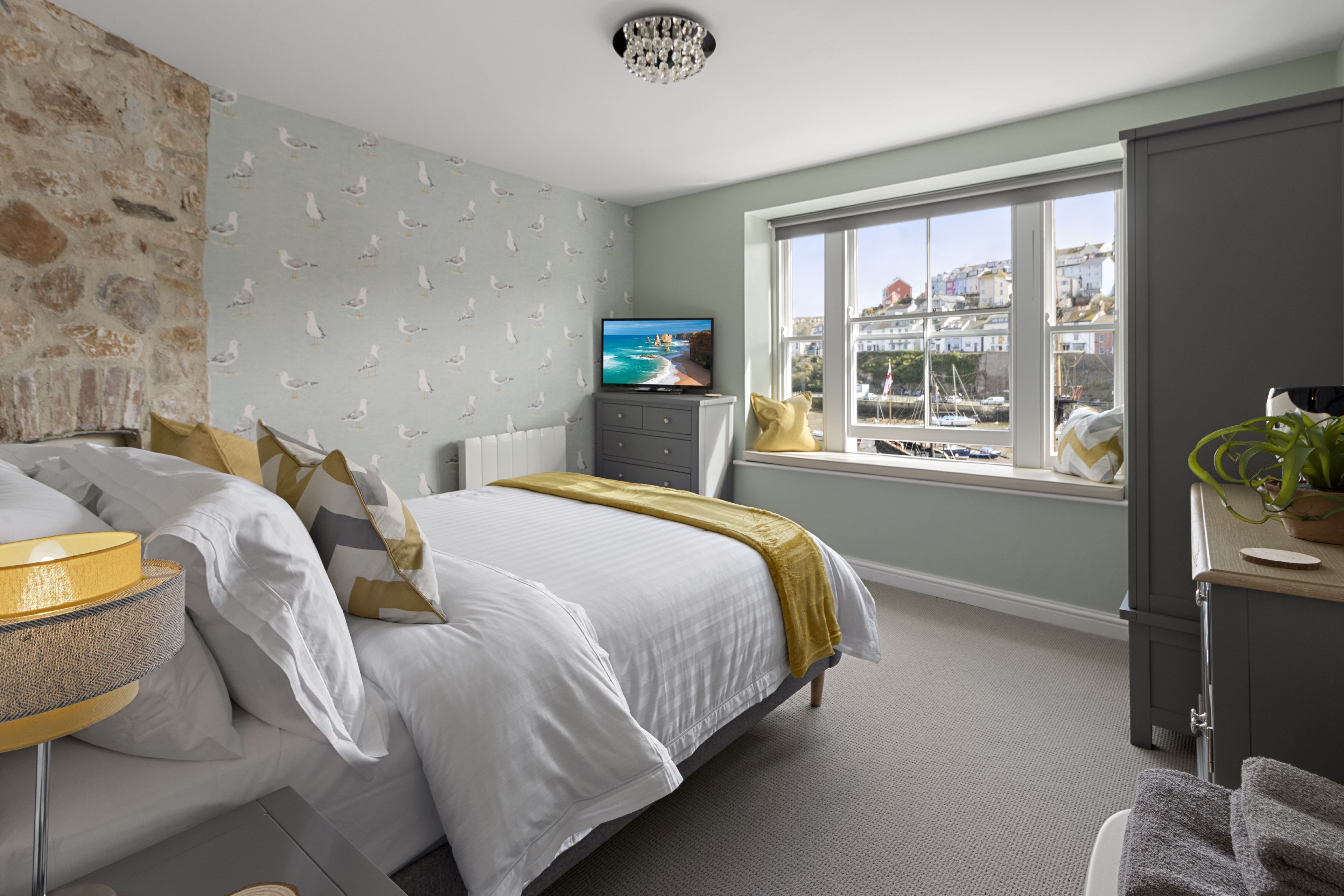 3 habitaciones, tabla de planchar con plancha, cuna de viaje y wifi 