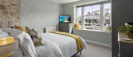 3 bedrooms, iron/ironing board, travel crib, WiFi