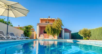 LUXURY VILLA JERKOVIĆ WITH HEATED POOL AND JACUZZI