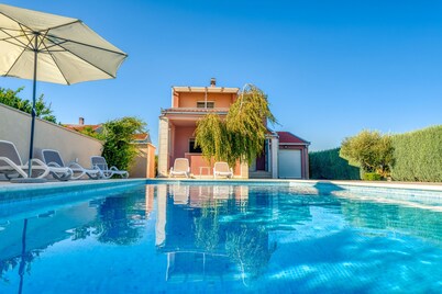 LUXURY VILLA JERKOVIĆ WITH HEATED POOL AND JACUZZI