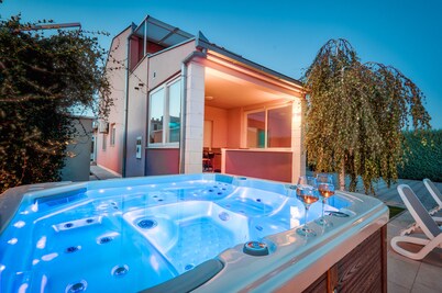 LUXURY VILLA JERKOVIĆ WITH HEATED POOL AND JACUZZI
