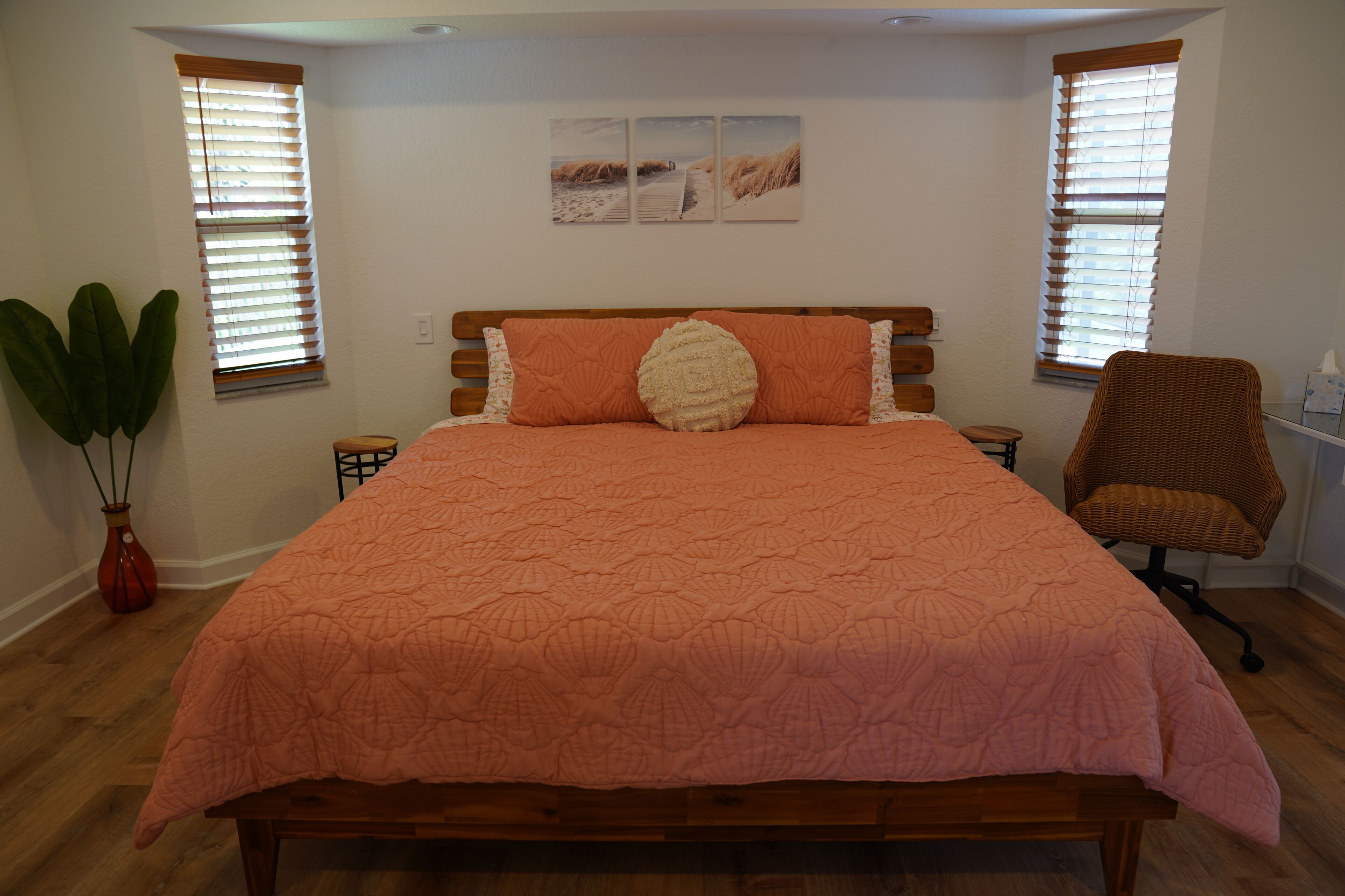 3 Schlafzimmer, Schreibtisch, Bügeleisen/Bügelbrett, Reisekinderbett