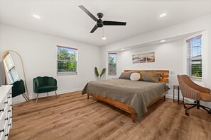 3 bedrooms, desk, iron/ironing board, travel crib - Heated Pool, HotTub, MiniGolf, Bowling, GameRoom (North Port)