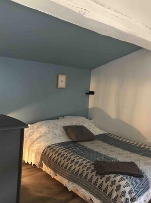 3 slaapkamers, een strijkplank/strijkijzer, wifi, beddengoed