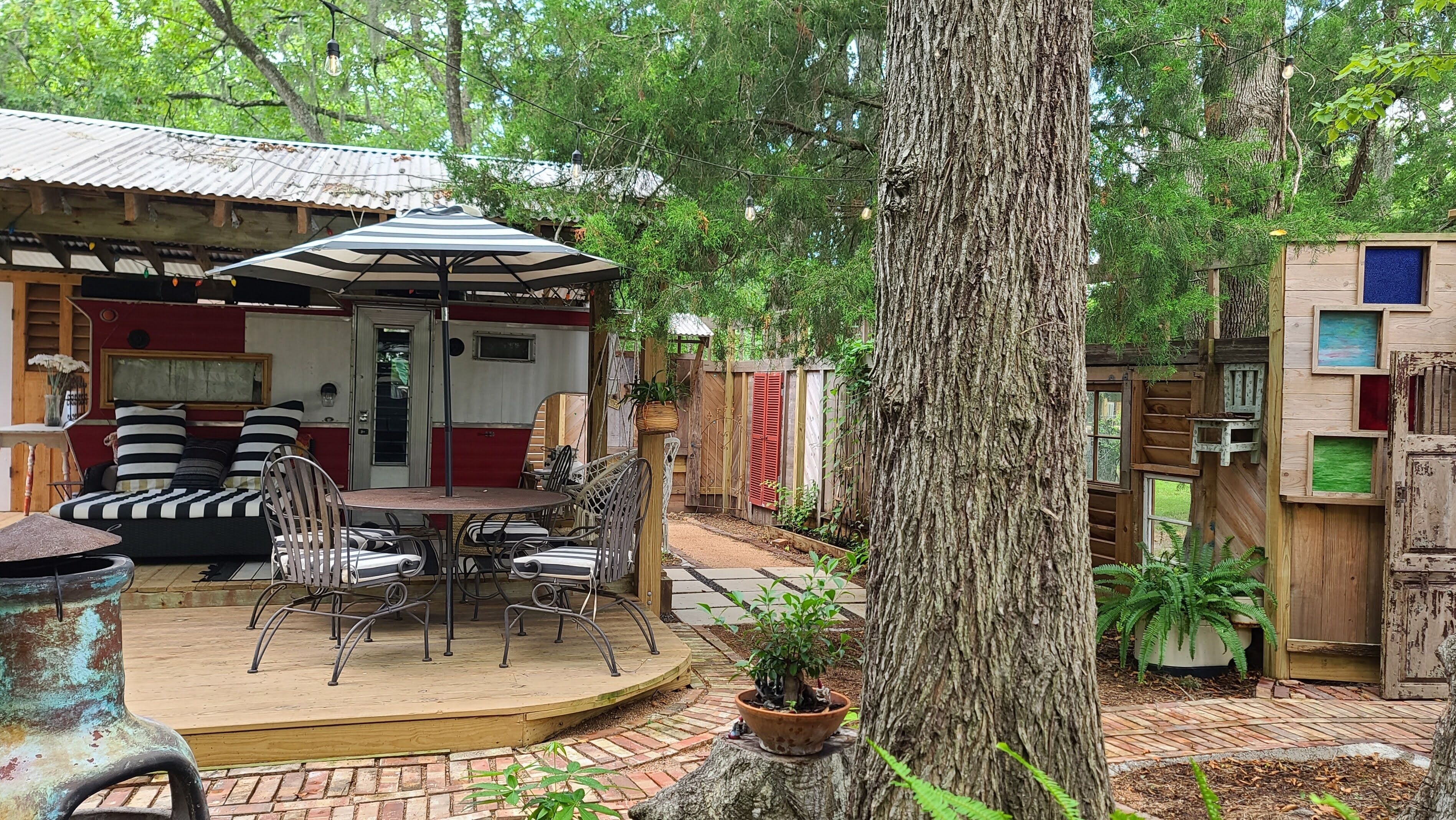Secluded Outdoor Living Private Indoor Bedroom - Private Courtyard, Zen Garden
