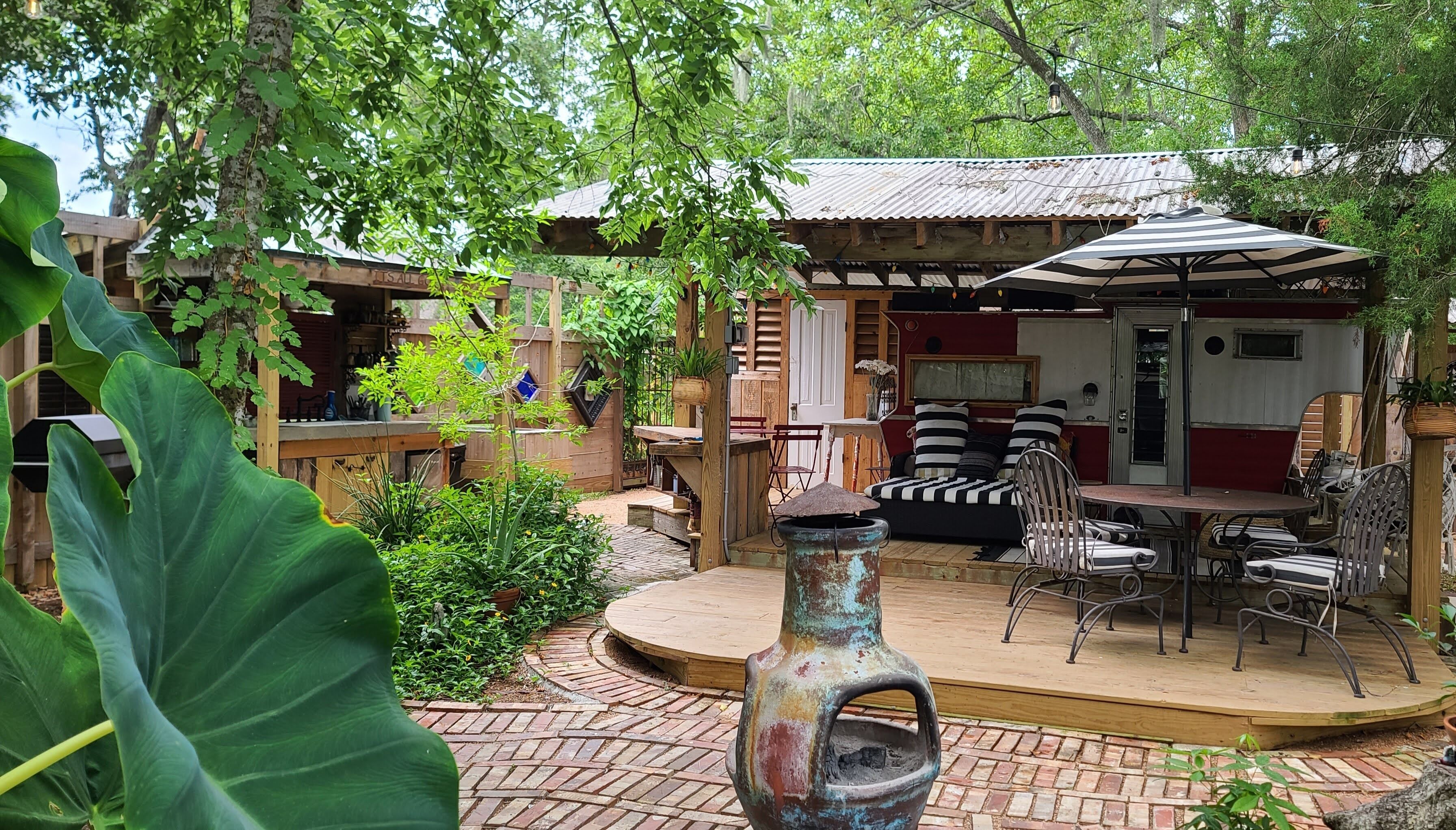 Secluded Outdoor Living Private Indoor Bedroom - Private Courtyard, Zen Garden