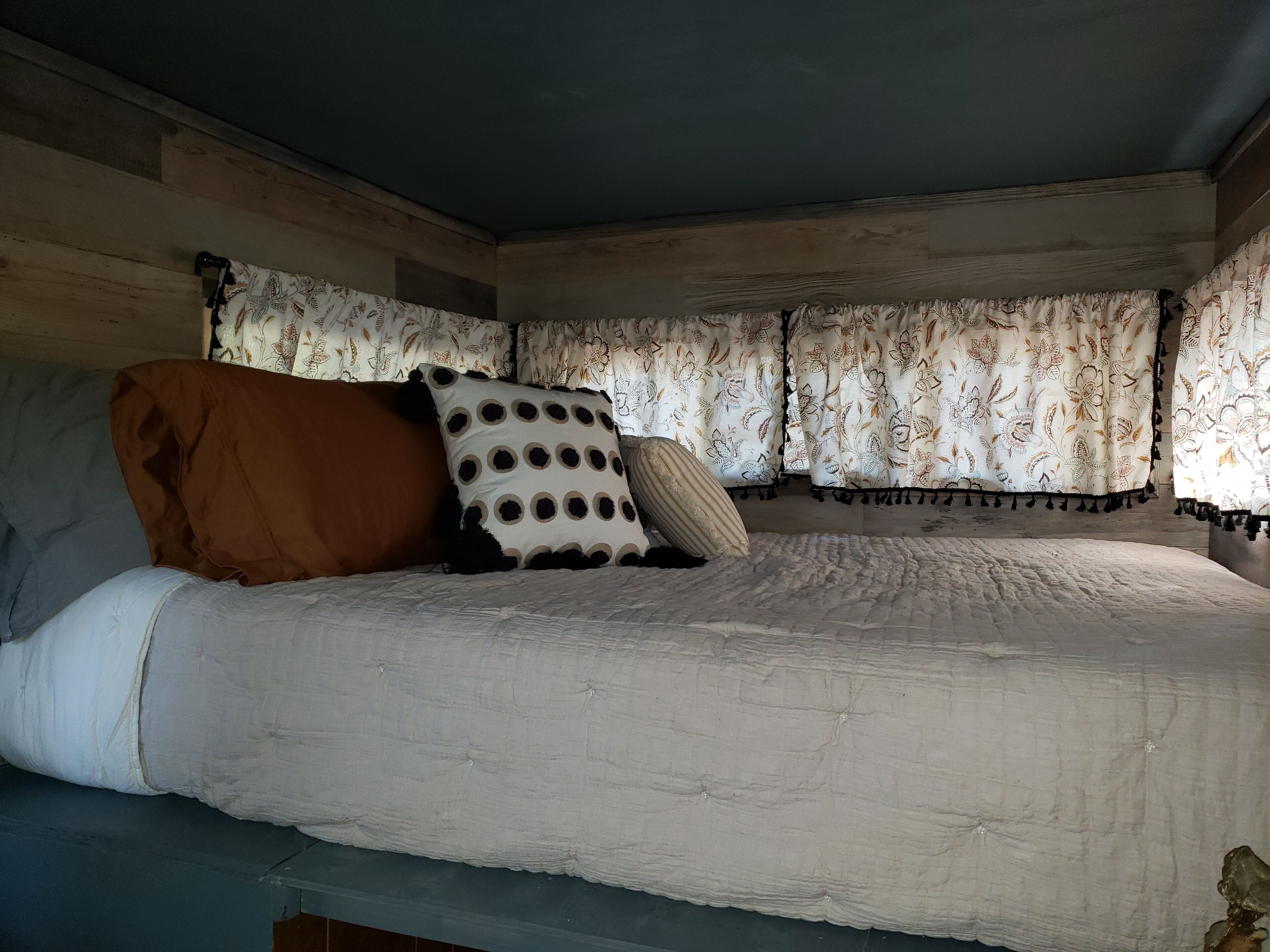 Secluded Outdoor Living Private Indoor Bedroom - Private Courtyard, Zen Garden