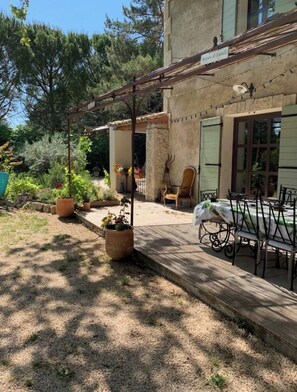 Outdoor dining - Mas Provençal - St Rémy de Provence Verquieres (Verquiéres)