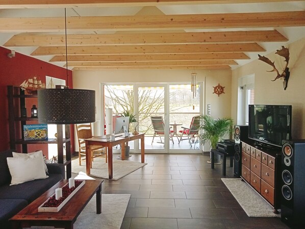 Smart-TV, DVD-Player, Videothek, Stereoanlage