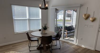 Beautiful Brand New 2/2 Villa w/ GOLF CART & FREE WiFi!