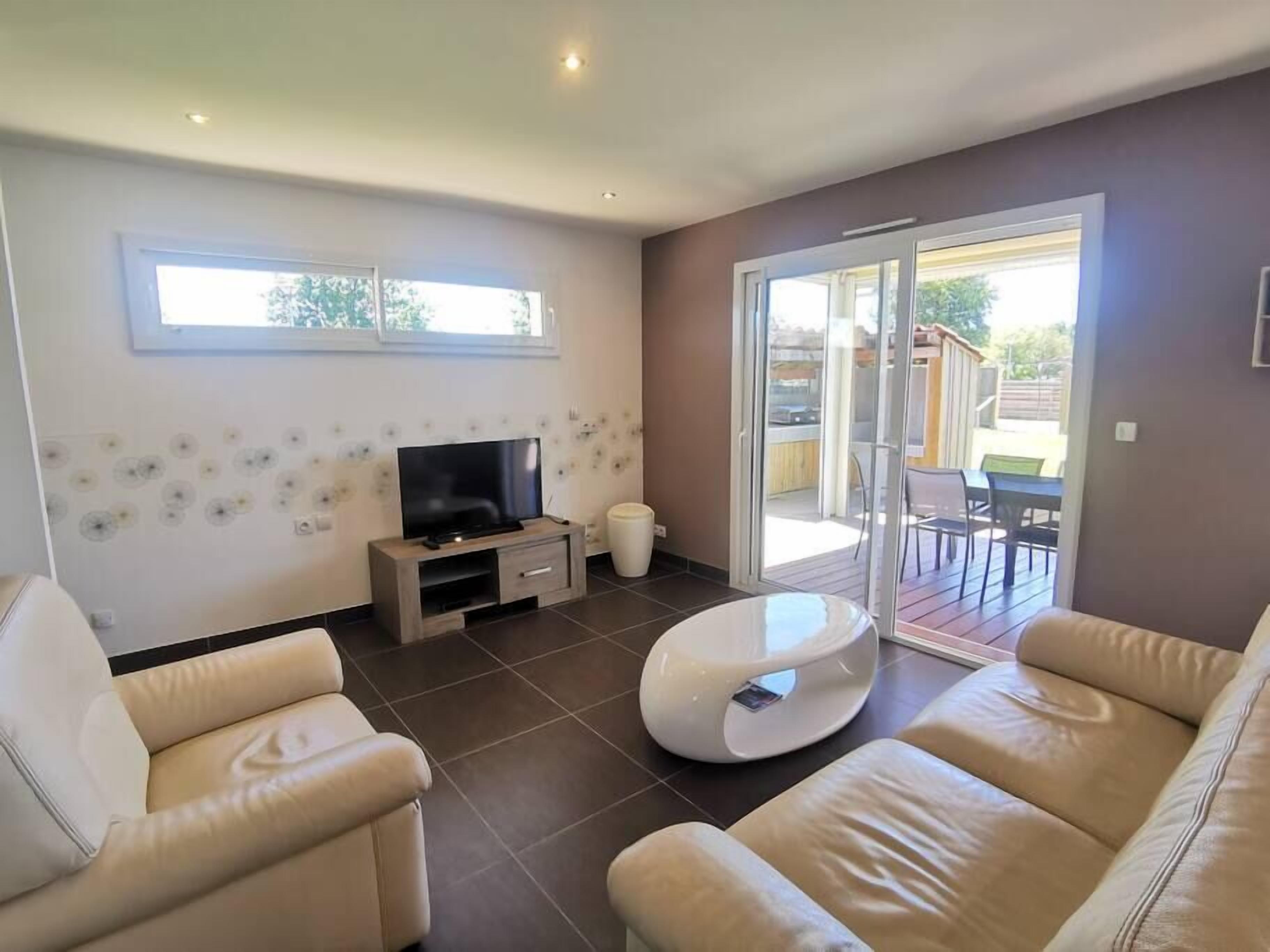 Independent villa and lodge/10 people - Swimming pool