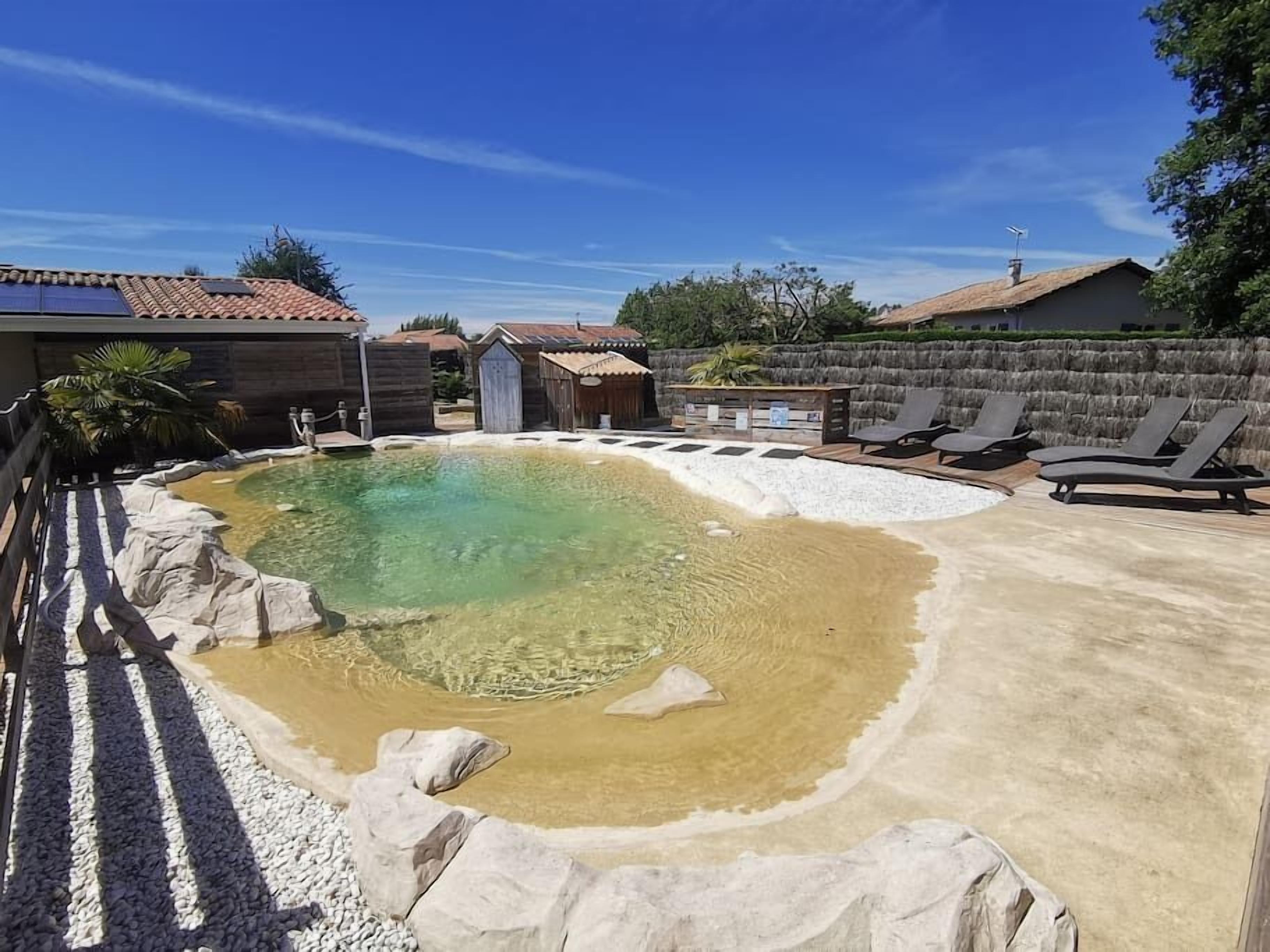 Independent villa and lodge/10 people - Swimming pool