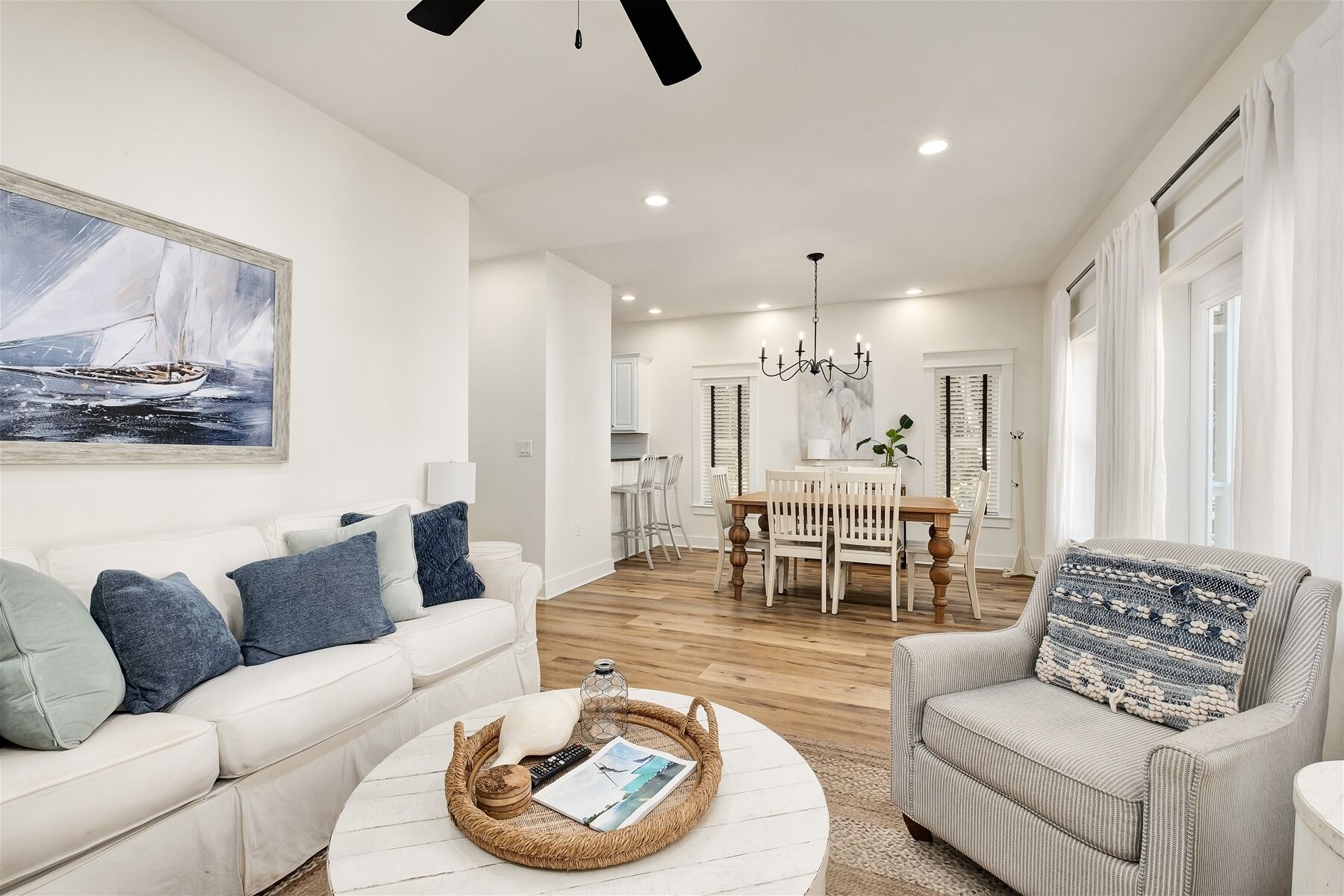 6-Seater Golf Cart, 4 Bikes! Walk to Beach Blue Mt