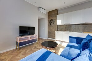 Family Apartment, 2 Bedrooms, Kitchenette | 2 bedrooms, individually decorated, individually furnished, desk