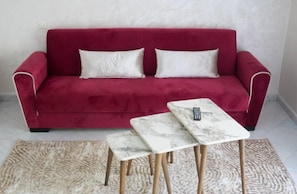Apartamento standard, 3 quartos, para fumantes, vista para a cidade | 3 quartos, roupas de cama antialérgicas, ferros/tábuas de passar roupa