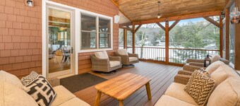 Custom Lake Winnisquam Home For 12