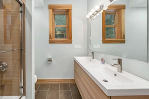 Combined shower/bathtub - Custom Lake Winnisquam Home For 12 (Meredith)