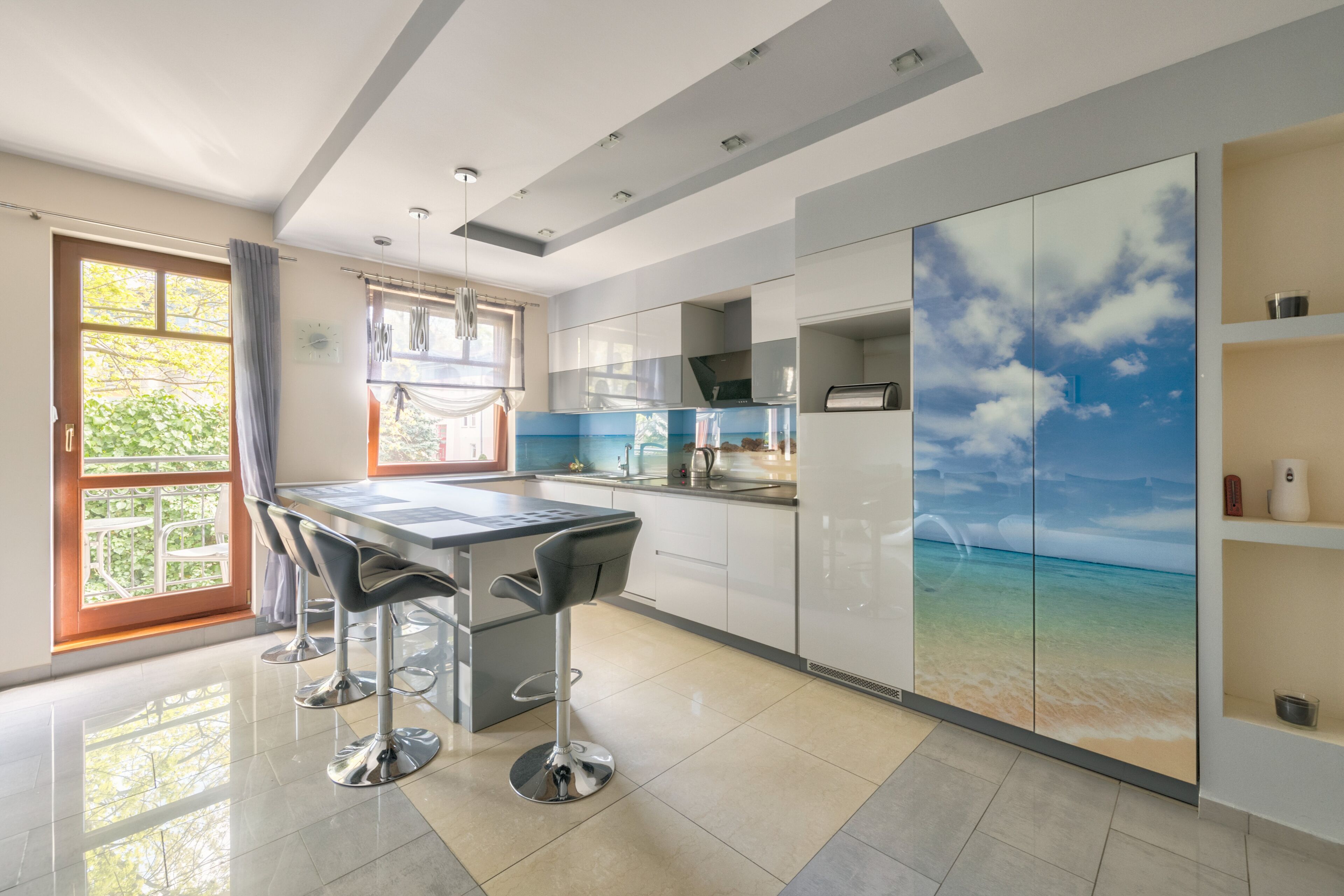 بديكورات فريدة لكل غرفة وطراز فريد لكل وحدة ومكواة/لوح كي