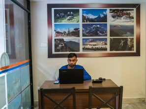 コンシェルジュ デスク