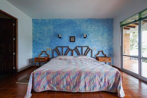 5 bedrooms, free WiFi, bed sheets