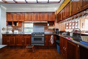 Fridge, cookware/dishes/utensils