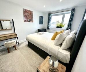 2 bedrooms, desk, iron/ironing board, free WiFi - Stunning Sea View Two Bed Apartment - With Balcony (Southbourne)